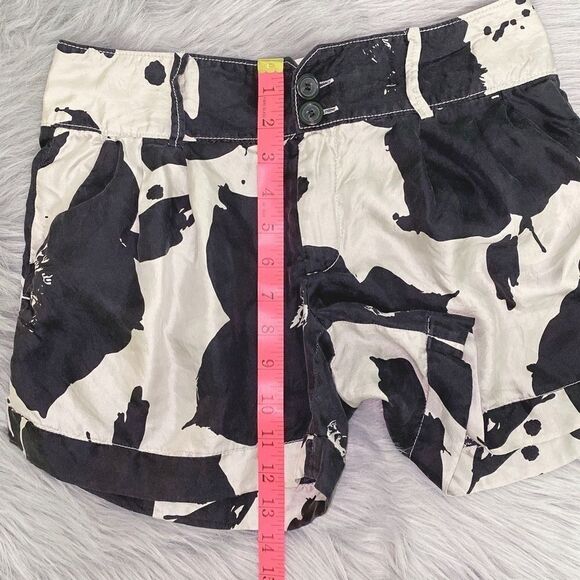 🚨 Club Monaco 100% Silk Shorts - Picture 6 of 6